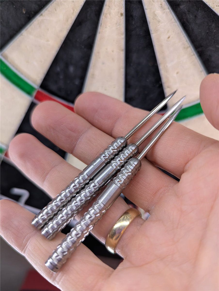 Cosmo Darts Steeldart Barrel Steve West 22 Gramm mit langen Spitzen Dartbarrels